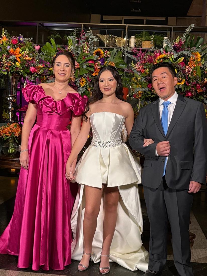 Debutante com a família
